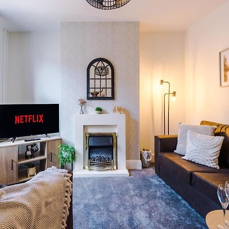 Bright 2-Bed Cottage In Chester By 53 Degrees Property, Ideal For Couples & Small Groups, City Centre - Sleeps 6 Dış mekan fotoğraf